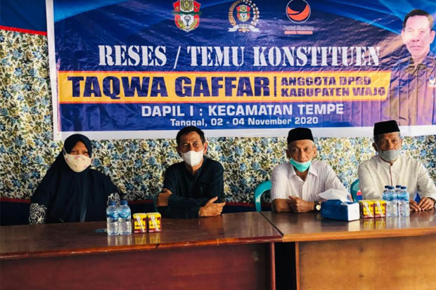 Di Depan Dewan, Masyarakat...