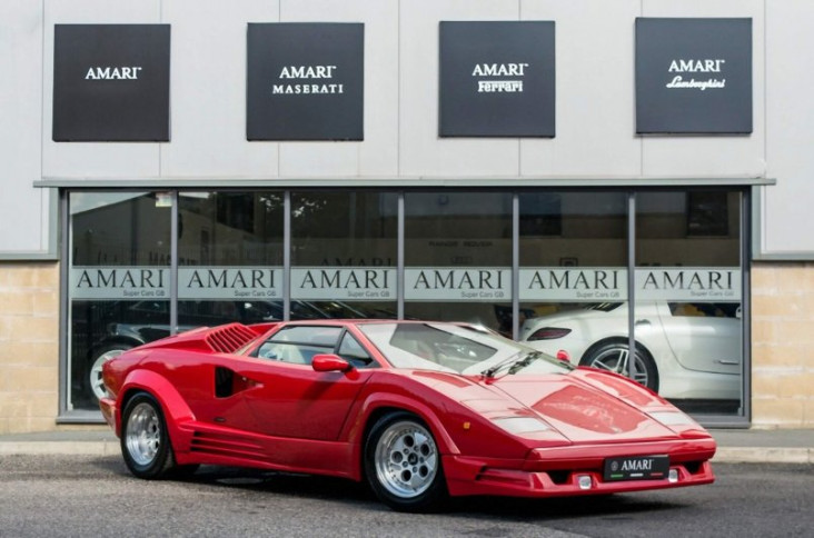 Hidupkan Lamborghini...