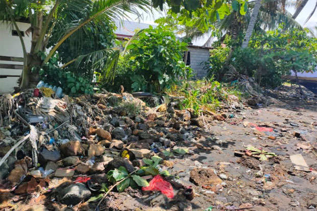 Sampah Masih Berserakan...