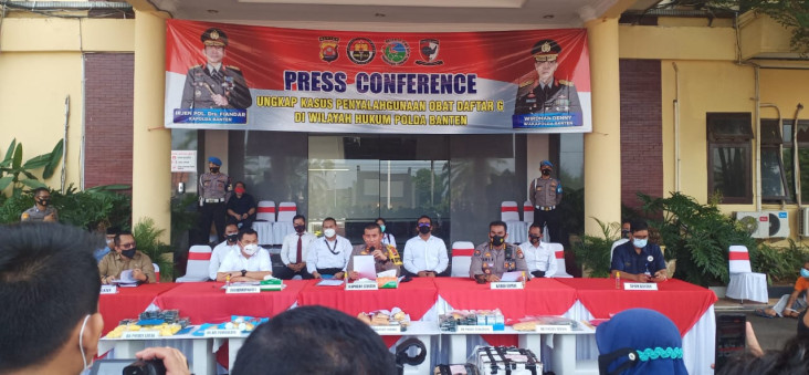 Polda Banten Tangkap...