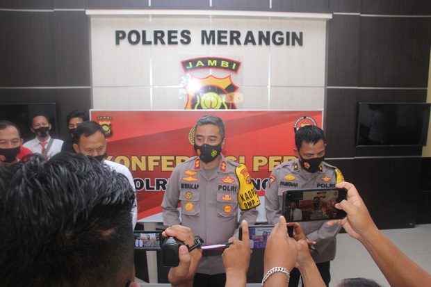 Edarkan Sabu, Dua Pemuda...
