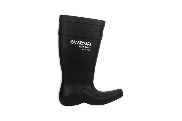 Jumlah Terbatas, Balenciaga...