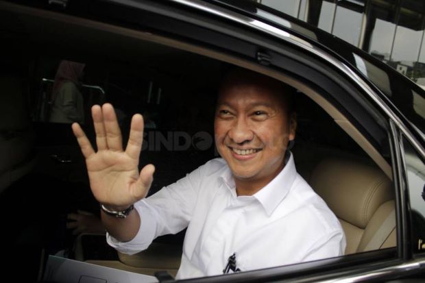 Respons Ledakan PHK,...