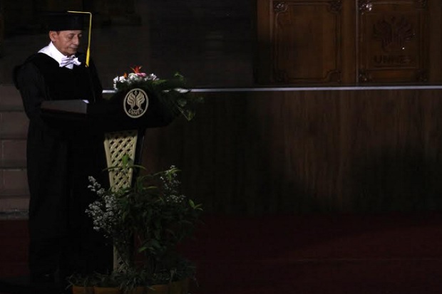 Raih Doktor Honoris...
