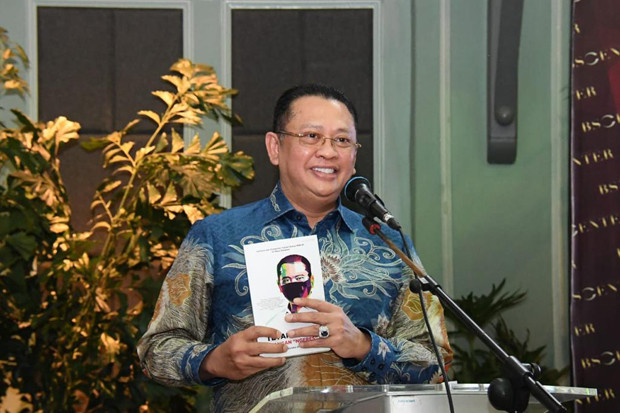Luncurkan Buku Tetap...