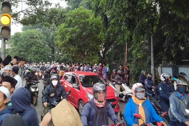 Simpatisan Habib Rizieq...