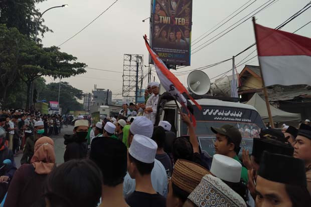 Massa dari Tangsel Konvoi...