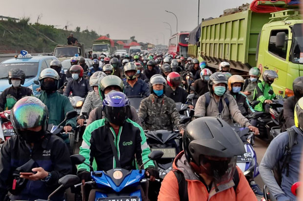 Jalan Tol Arah Bandara...