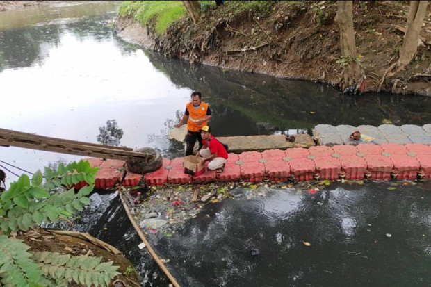 Bersihkan Sampah di...