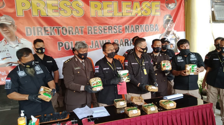 Bawa 10,9 Kilo Sabu,...