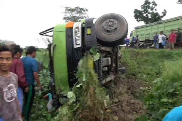 Sopir Mabuk Tuak, Truk...
