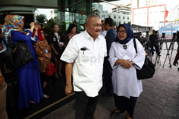 Cemarkan Nama Baik,...