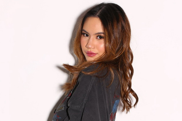 Penyanyi Cantik Ini...