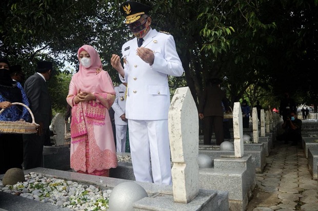 Gubernur Aceh Tabur...