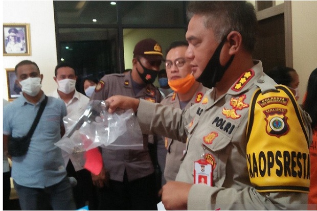 Pencuri Pistol Polisi...