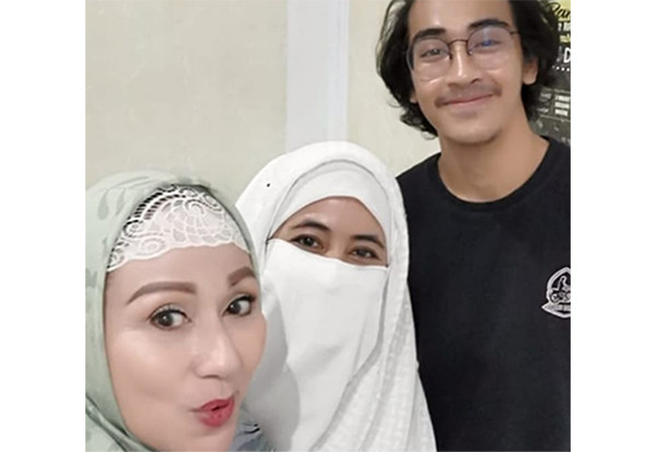 Cerita Selebriti Sambut...