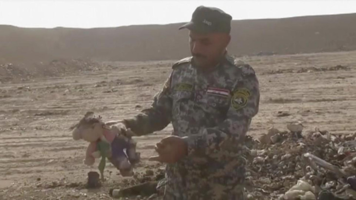 Irak Buka Kuburan Massal...