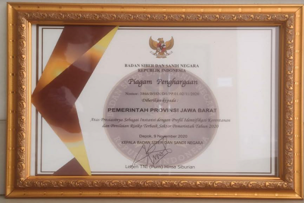 Jabar Raih Penghargaan...