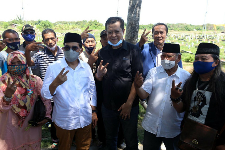 Politik Keluarga Pak...