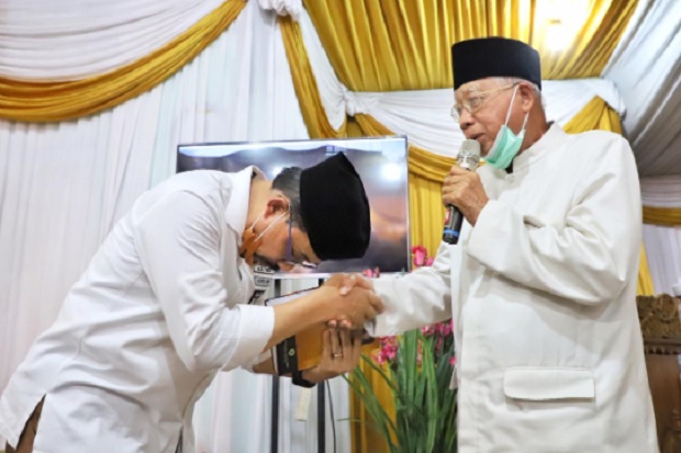 Auma dan Autada Berikan...