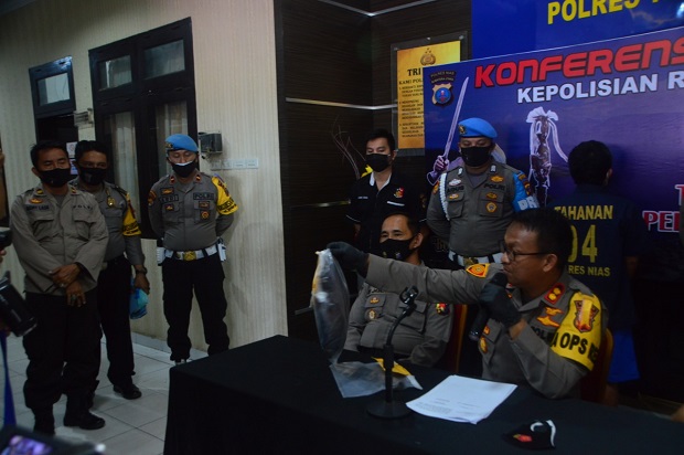 Geger Warisan, Seorang...