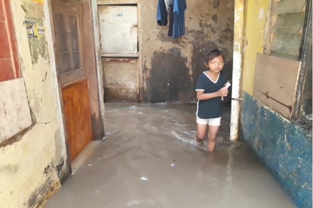 Katulampa Siaga 3, Warga...