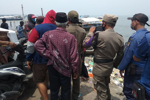 3 Nelayan Pantai Tanjung...