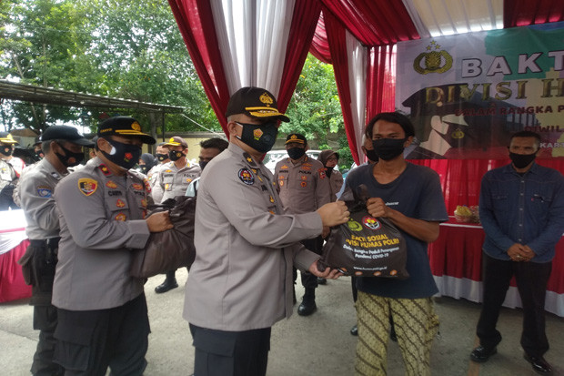 Bantu Warga Terdampak...