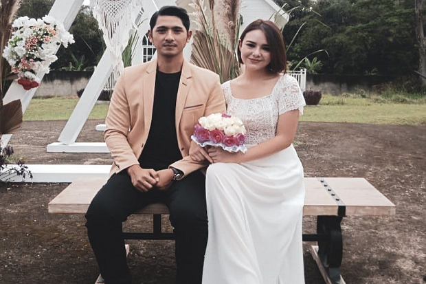 Romantisnya Arya Saloka...