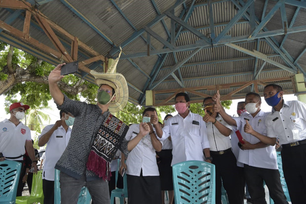 Menteri Nadiem Pantau...