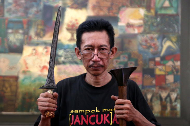 Di Balik Kesaktian Keris,...