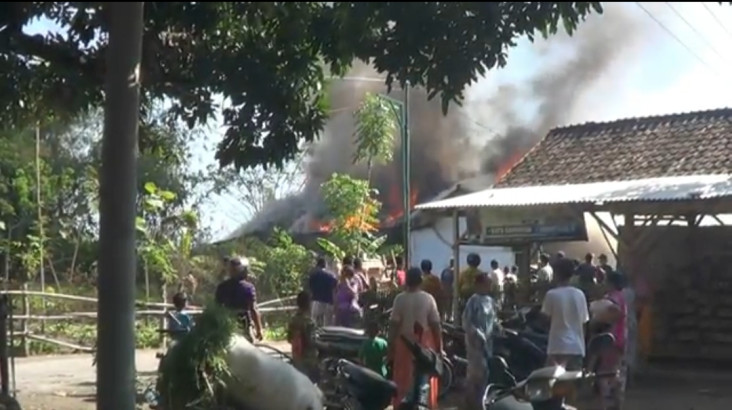 Tragis, Pasutri Terbakar...
