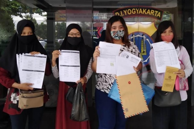 Tilep Uang Arisan Berkedok...