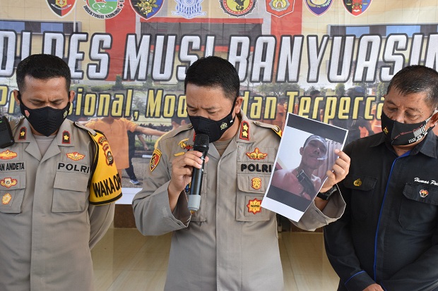 Baku Tembak dengan Polisi,...