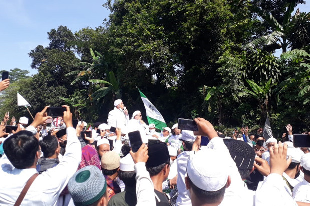 Tiba di Puncak, Ribuan...