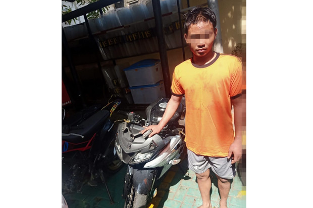 Curi Motor di Grogol,...