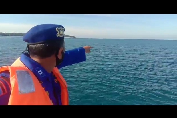 Dua Nelayan di Pesisir...