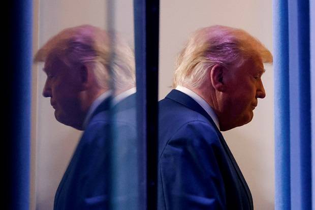 Trump Larang Orang AS...