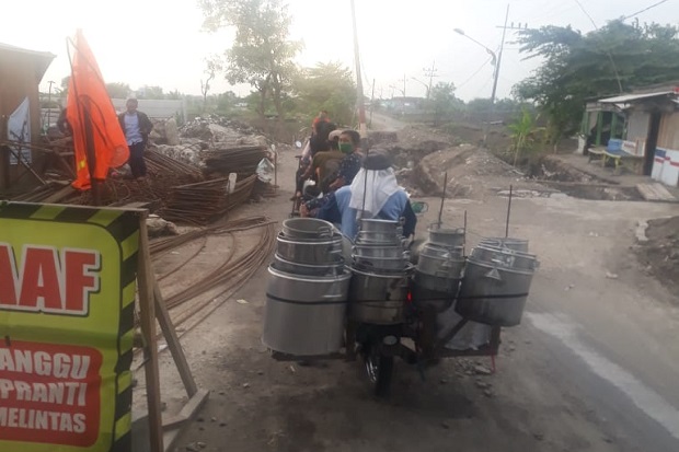 Proyek Jembatan Desa...