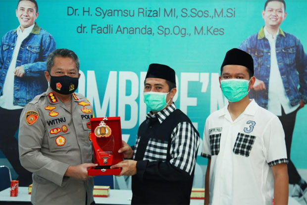 Di Hadapan Kapolres,...