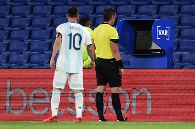 Gol Messi Dianulir,...