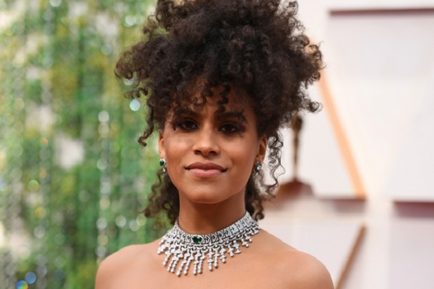 Zazie Beetz Sepakat...