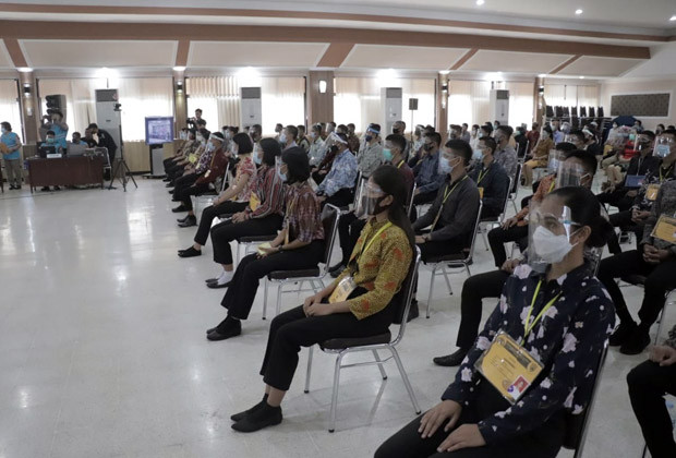 329 Putra-Putri Sulut...