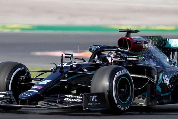 Hamilton Kecam Lintasan...