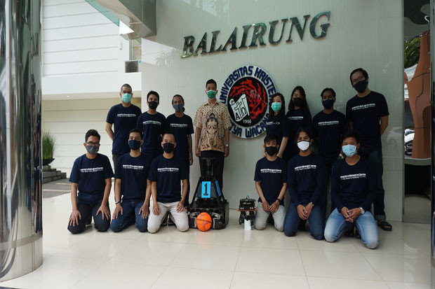 Dua Robot R2C UKSW Berhasil...