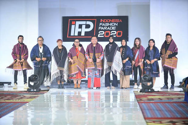 Designer Spesialis Kain...