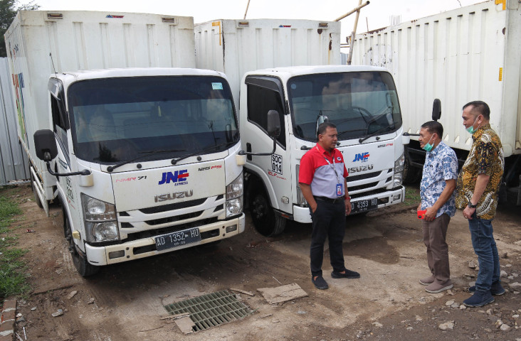 Bisnis Logistik dan...