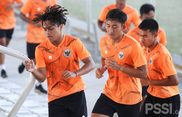 Latihan Perdana, Timnas...