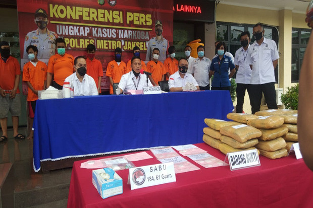 Polisi Tangkap 8 Pengedar...