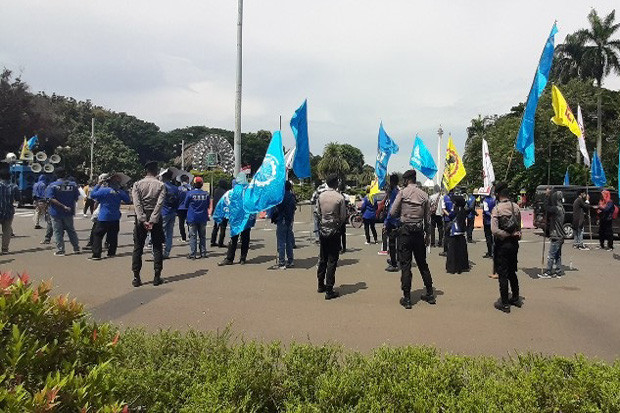 Aksi Buruh di Patung...